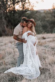 Maternity Photoshoot Couple Outfits
