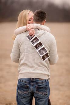Maternity Photoshoot Couple Outfits