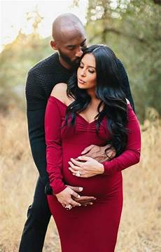 Pregnancy Photoshoot Outfits